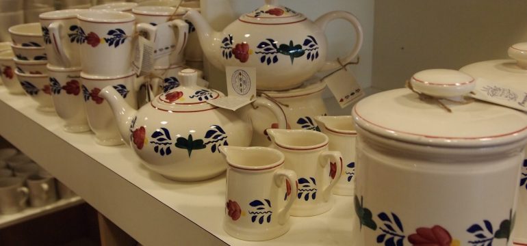 Gekleurd servies